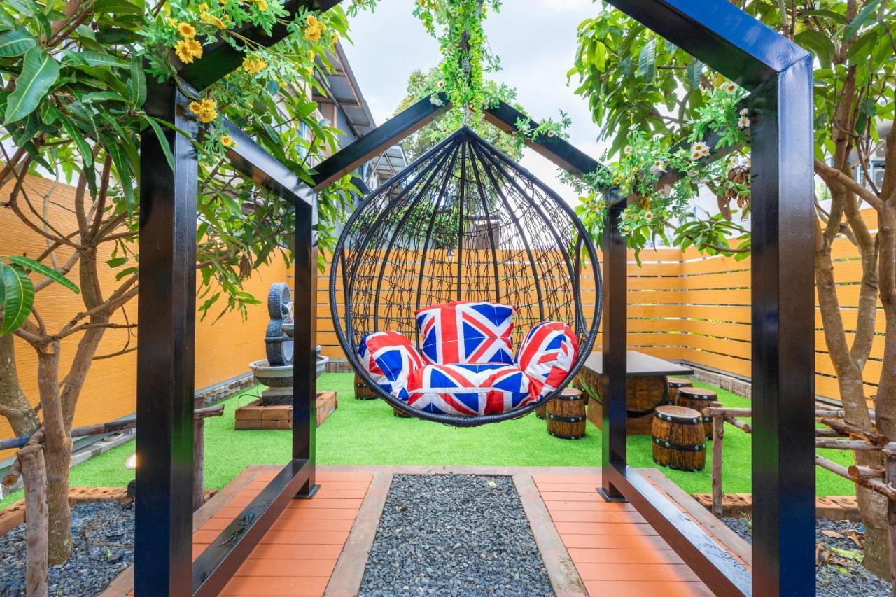 Albergue Marco Polo Phuket Poshtel & Bistro Exterior foto